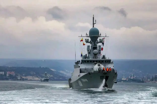 俄黑海舰队倾巢而出 外媒分析3种可能