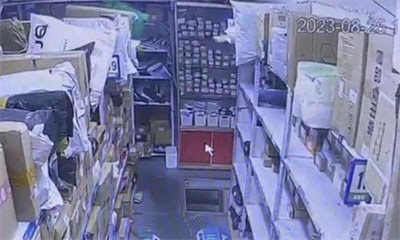 女子取快递跌落或瘫痪 驿站连夜搬走