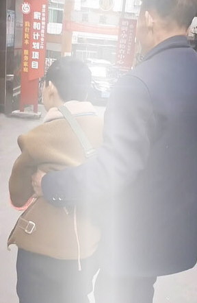 重庆一疑似智障女子与五旬男子结婚