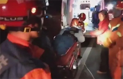 男子尿急翻出高速栏杆不慎坠崖