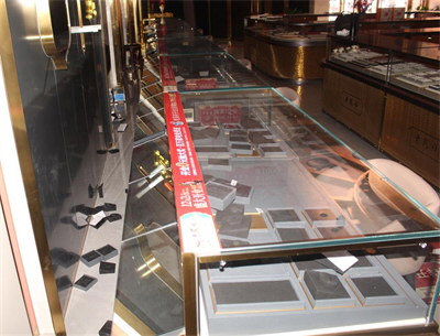 刚开业价值300万黄金被洗劫一空