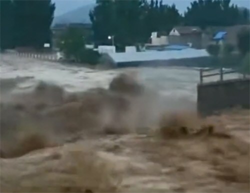 济南强降雨致2人死亡10人失联 济南强降雨致2人死亡10人失联