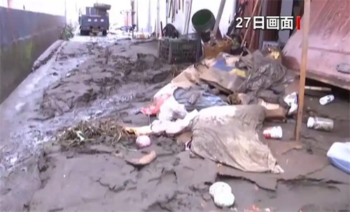 北京怀柔村民:洪水10分钟灌满屋 北京怀柔村民:洪水10分钟灌满屋