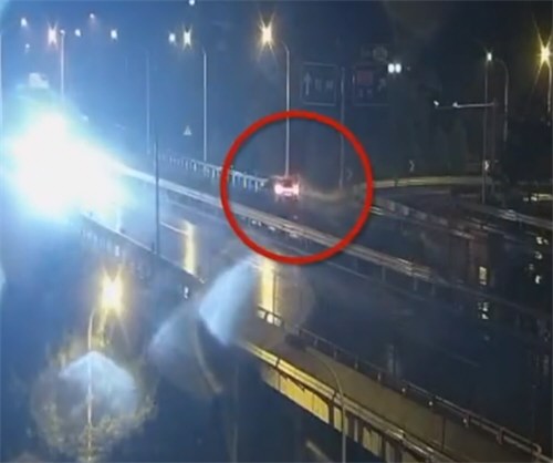 男子喝3斤白酒用智驾开车20公里