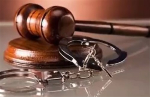 女子自学割眼袋做手术致1人失明