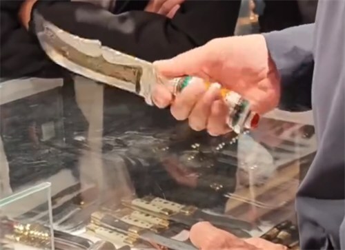 雷军被8000元小刀价格惊呆了