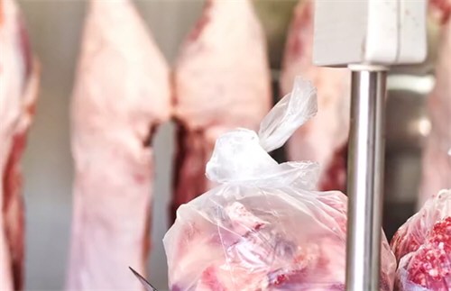 男子因买肉价低疑妻出 轨将其捅伤获刑