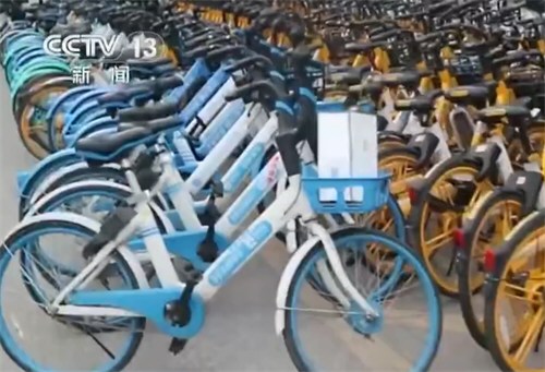 央视曝多地共享单车骑行中自动锁车