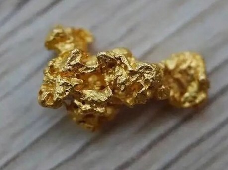 中国女子盗窃法国博物馆12斤金块