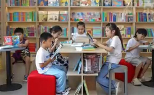 大学生当临时父母3小时收入300元 大学生当临时父母3小时收入300元