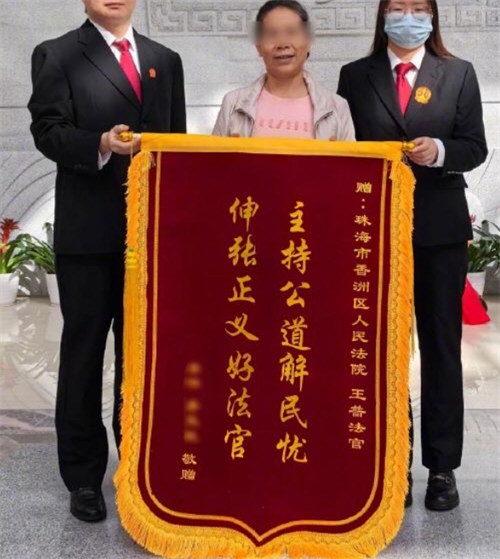 女孩要卖房留学起诉重病父亲