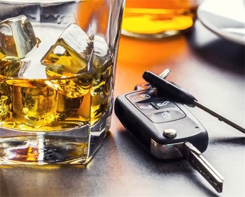 女子醉驾找人摆平被骗7万跳楼身亡