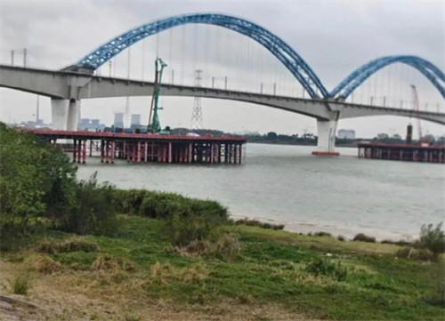 一家五口驾车误入施工通道遇难 一家五口驾车误入施工通道遇难