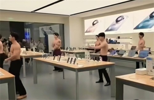 华为门店回应请半裸男模跳舞