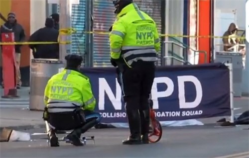 美国童星疑闯红灯被拖行致死