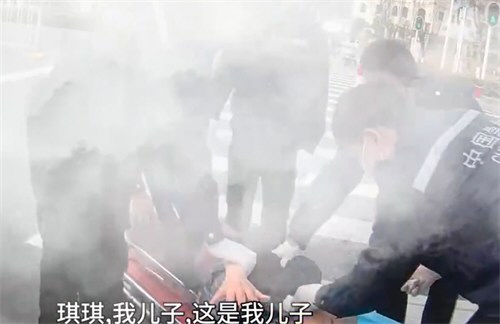 儿子回应怒吼癌症妈妈碰瓷爆火