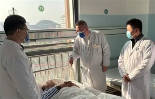 男大学生患桃花癫一周挥霍5万