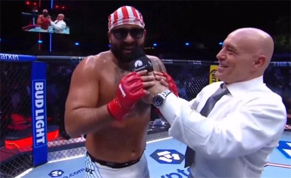 白宫UFC自由250选手大喊米歇尔奥巴马是个男人