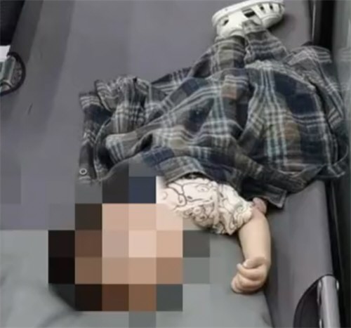 1岁半男童被生父女友踢死