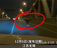 男子凌晨开车遇白鞋男子诡异鞠躬 警方却找不到人