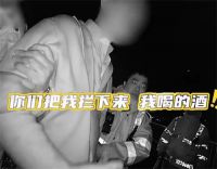 司机遇上查酒驾当场喝下1瓶白酒 怕酒驾当场喝酒变醉驾