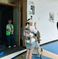 10月龄婴儿在展馆内喝奶瓶被赶出 展馆驱赶喝奶婴儿拒道歉