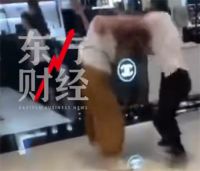 曝合肥一香奈儿店员与顾客扭打 警方通报香奈儿店员和顾客互殴