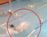5岁女童泳道内遭成年女子拍打 泳道内受伤女童鼻孔出血已就医