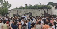 绍兴文旅称不会盲目更换鲁迅吸烟画 投诉鲁迅夹烟墙画女子已删帖