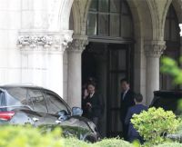 泰国总理佩通坦遭解职 泰国总理被判违宪