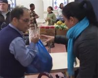 美政府停摆致4200万人面临食品短缺 美政府动用应急基金只够发一半粮票