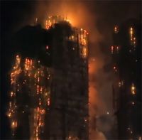 香港火灾已致13死28伤 香港大楼起火从地面烧到楼顶