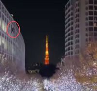 日本电视台工作人员跳楼砸中路人肩膀 多方回应电视台员工坠亡砸伤路人