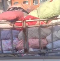 央视曝光旧衣回收产业 直播间二手童衣不洗当新衣卖