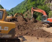 甘肃陇南滑坡33人被埋 已救出17人 甘肃一村庄山体滑坡