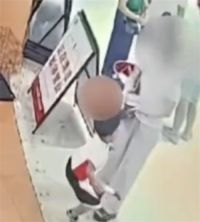 摸臀事件女子称没挂成号在医院痛哭 摸臀事件女子称睡觉出现焦虑失眠