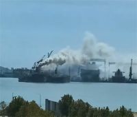 青岛货轮火灾造成重大人员伤亡 货轮青岛靠港维修发生火灾