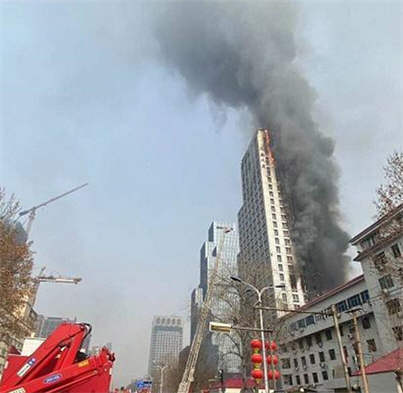 石家庄一大厦起火 黑烟吞噬整栋楼！林郑月娥:完善香港选举1年内完成