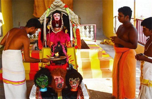 印度寺庙供奉新冠病毒女神