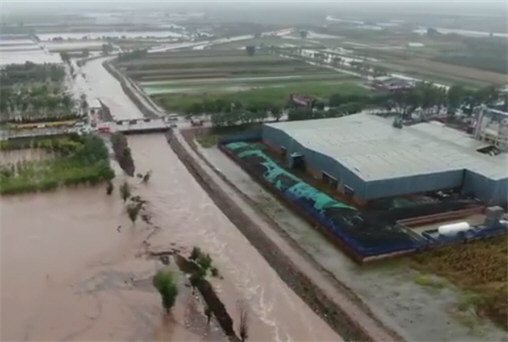 山西洪水决堤上万人转移
