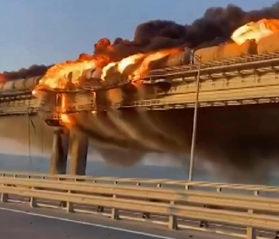 乌方:克里米亚大桥事件仅仅是开始