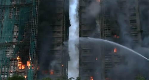 香港一住宅楼发生大火