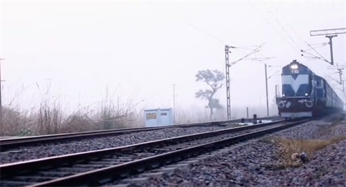 昆明一火车站试验列车撞人致11死