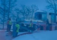吉林白山一滑雪场有游客从缆车坠落 滑雪场方称坠落游客未踩住踏板