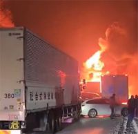 日本发生57车连撞事故 日本车祸惨案