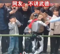 小孩看机器人跳舞挨了一巴掌 机器人打人事件